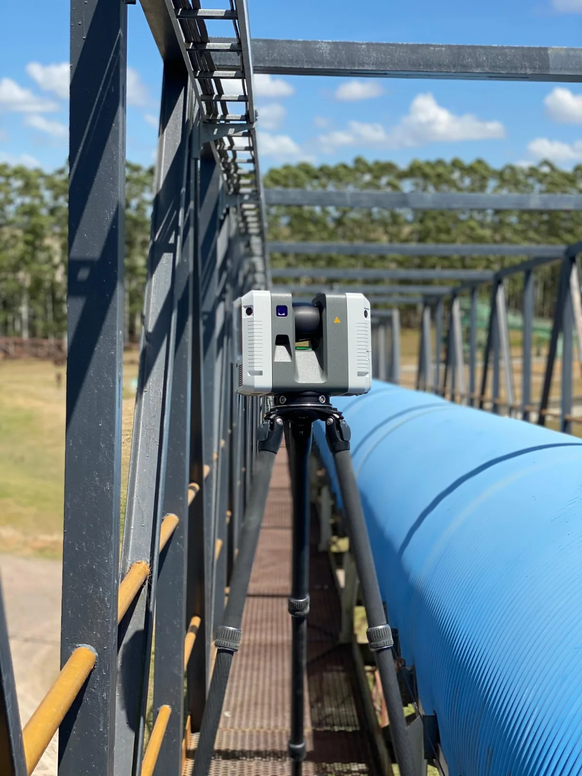Escaneo LiDAR en planta industrial para modelado 3D y verificación de interferencias